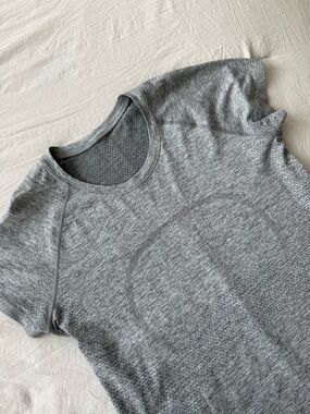 lululemon athletica Heather Gray Short-Sleeve Seamless Tee